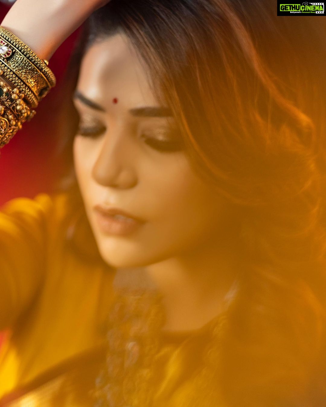 Anjum Fakih Instagram - NAVRATRI:- DAY 4 featuring @nzoomfakih as the Modern Indian Goddess where she represents the color YELLOW 💛 . Shoot Concept & Designed By:- @nehaadhvikmahajan @bridalsbynam . 💄MUA , Hair & Styling :- @nehaadhvikmahajan . 📸:- @luvisrrani . 🥻Saree :- @kankatala_ . 💍Jewelery :- @pooja_diamond . Makeup :- @maybelline . Managed By :- @allboutcommunication . #anjoomfakih #srishti #kundalibhagya #makeup #ootd #nehaadhvikmahajan #makeupbyme💄 #nammakeovers #bride #to #be #bridal #look #bridalmakeupartist #destinationweddingmakeupartist #weddingmakeup #hair #hairstyling #nammakeovers #bollywood #television #makeupartist #mumbai #traveller #all #over #the #globe