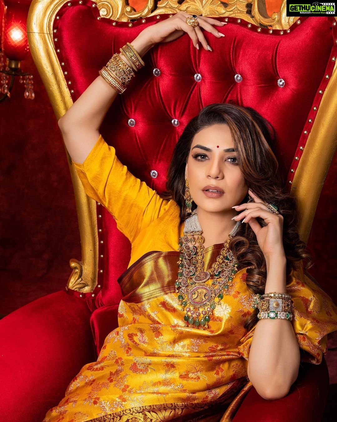 Anjum Fakih Instagram - NAVRATRI:- DAY 4 featuring @nzoomfakih as the Modern Indian Goddess where she represents the color YELLOW 💛 . Shoot Concept & Designed By:- @nehaadhvikmahajan @bridalsbynam . 💄MUA , Hair & Styling :- @nehaadhvikmahajan . 📸:- @luvisrrani . 🥻Saree :- @kankatala_ . 💍Jewelery :- @pooja_diamond . Makeup :- @maybelline . Managed By :- @allboutcommunication . #anjoomfakih #srishti #kundalibhagya #makeup #ootd #nehaadhvikmahajan #makeupbyme💄 #nammakeovers #bride #to #be #bridal #look #bridalmakeupartist #destinationweddingmakeupartist #weddingmakeup #hair #hairstyling #nammakeovers #bollywood #television #makeupartist #mumbai #traveller #all #over #the #globe