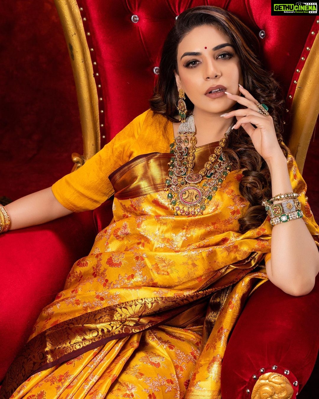 Anjum Fakih Instagram - NAVRATRI:- DAY 4 featuring @nzoomfakih as the Modern Indian Goddess where she represents the color YELLOW 💛 . Shoot Concept & Designed By:- @nehaadhvikmahajan @bridalsbynam . 💄MUA , Hair & Styling :- @nehaadhvikmahajan . 📸:- @luvisrrani . 🥻Saree :- @kankatala_ . 💍Jewelery :- @pooja_diamond . Makeup :- @maybelline . Managed By :- @allboutcommunication . #anjoomfakih #srishti #kundalibhagya #makeup #ootd #nehaadhvikmahajan #makeupbyme💄 #nammakeovers #bride #to #be #bridal #look #bridalmakeupartist #destinationweddingmakeupartist #weddingmakeup #hair #hairstyling #nammakeovers #bollywood #television #makeupartist #mumbai #traveller #all #over #the #globe