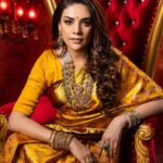 Anjum Fakih Instagram - NAVRATRI:- DAY 4 featuring @nzoomfakih as the Modern Indian Goddess where she represents the color YELLOW 💛 . Shoot Concept & Designed By:- @nehaadhvikmahajan @bridalsbynam . 💄MUA , Hair & Styling :- @nehaadhvikmahajan . 📸:- @luvisrrani . 🥻Saree :- @kankatala_ . 💍Jewelery :- @pooja_diamond . Makeup :- @maybelline . Managed By :- @allboutcommunication . #anjoomfakih #srishti #kundalibhagya #makeup #ootd #nehaadhvikmahajan #makeupbyme💄 #nammakeovers #bride #to #be #bridal #look #bridalmakeupartist #destinationweddingmakeupartist #weddingmakeup #hair #hairstyling #nammakeovers #bollywood #television #makeupartist #mumbai #traveller #all #over #the #globe