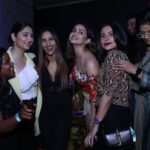 Anjum Fakih Instagram - Few from the night #fambam . Styled by @nehaadhvikmahajan Hair @chirlarajeswari Decor @dadreamcatchers @khanujapriyanka 📸 @aashishkambliphotography Hospitality @sushantgjabare @maddyamethhyystofficial Amethhyyst