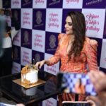 Anjum Fakih Instagram - A special appreciation post for the birthday cakes made by these amazing ladies I knw… My dreamy lavish birthday cake by @playing_oven (Manju) And my most fav Lotus biscoff cake made specially for the media by @genie.bakesbyshifa (Shifa) Ladies… I can’t thank you enough for the amount of hard work and efforts taken to make these amazingly yummy Licious cakes for my birthday… Here’s to the boss ladies and to the fabulous artists/pastry chefs in town Cheers 🥂❤️ #anjumfakih . . . Decor @dadreamcatchers @khanujapriyanka Hospitality partners @maddyamethhyystofficial @sushantgjabare Amethhyyst