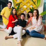 Anjum Fakih Instagram - You can’t miss the ritual of celebrating Ganeshotsav at the Kapur’s… May Lord Ganesha bless y’all… #GanpatiBappaMorya #HappyGaneshChaturthi . Kurti @vastram025