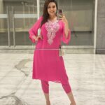 Anjum Fakih Instagram - सर्वांना गणेश चतुर्थीच्या हार्दिक शुभेच्छा… देव आम्हा सर्वांना सदबुद्धी आणि आशीर्वाद देवो… 🙏🏼 #HappyGaneshChaturthi . Outfit @kanikavermaofficial