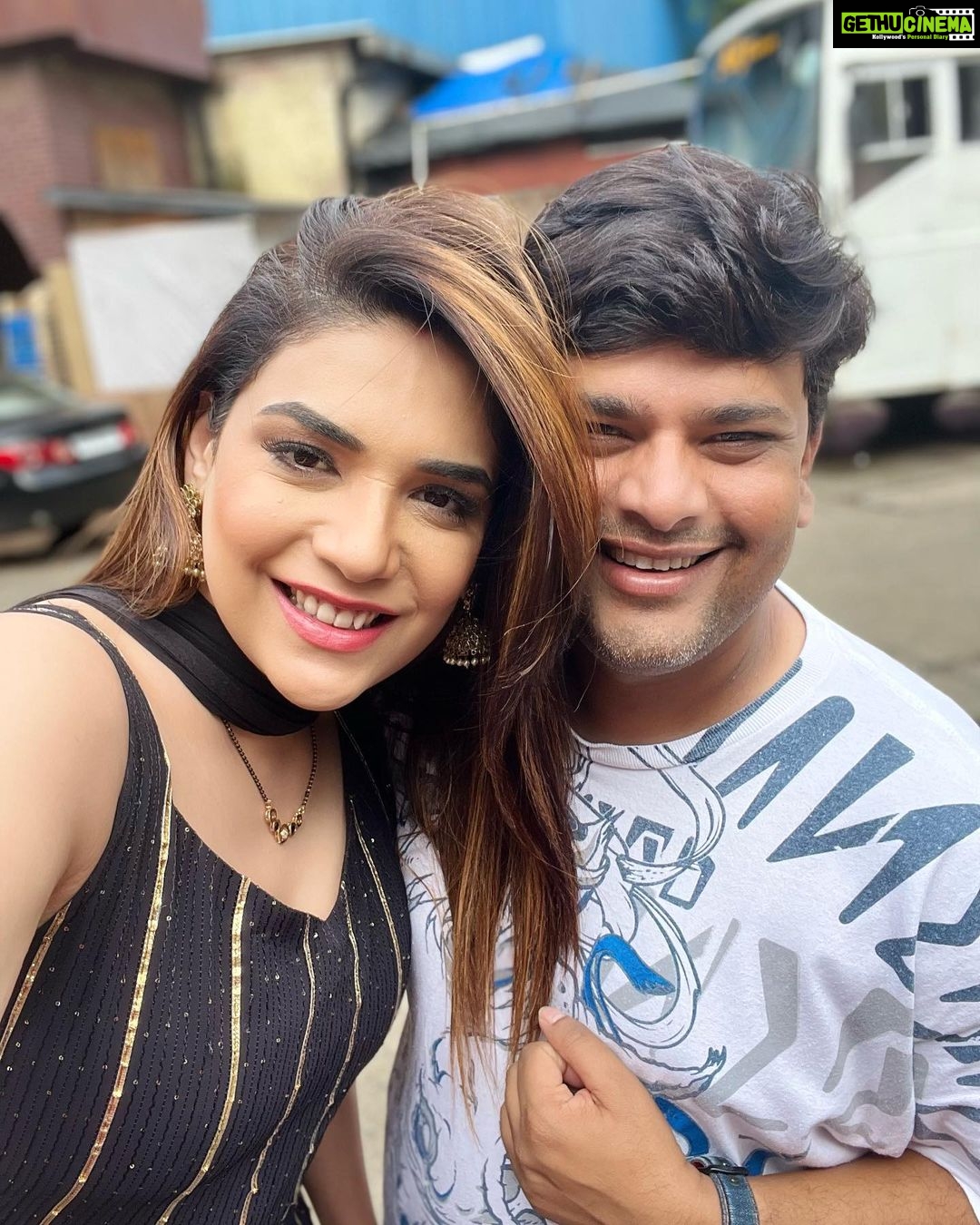 Anjum Fakih Instagram - Jaane kyun Dil janta hai Tu hai to I’ll be alright ❤️❤️❤️ SJ Studios