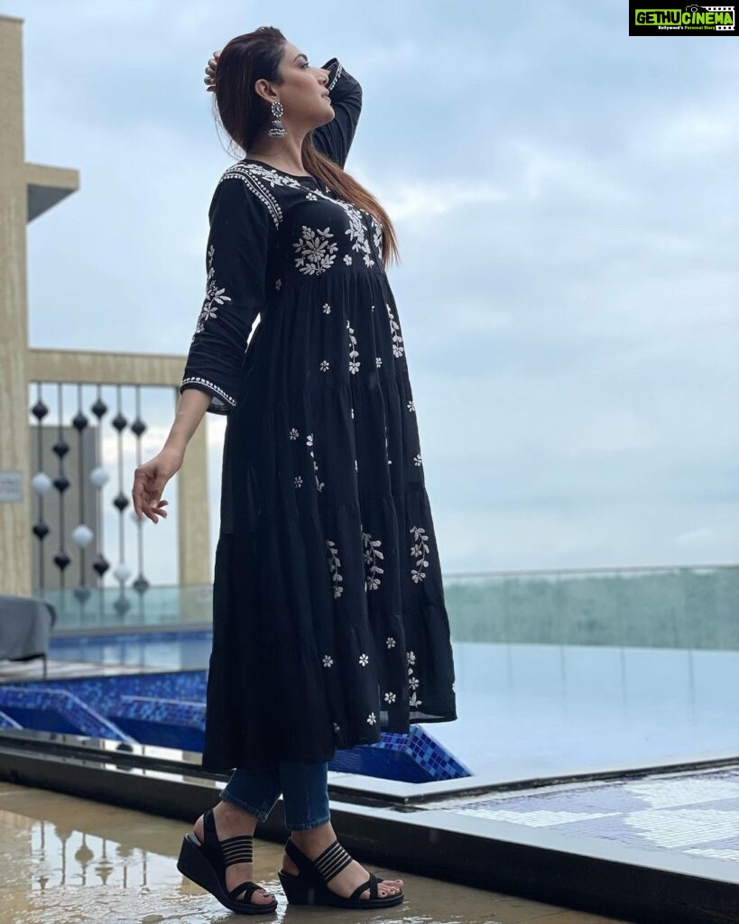 Anjum Fakih Instagram - A sigh of gratitude for all the love I receive and the family blooming in action… Happy for 1.8M fam 🫶🏼🫶🏼🫶🏼 . Kurti : @vastram025 Taj Lakefront, Bhopal
