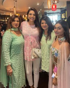 Anjum Fakih Instagram - Heartiest congratulations to the new parents to be @vinnyaroradhoopar & @dheerajdhoopar May you be blessed immensely and my best wishes and luck for the new adventure & sleepless nights  he he ❤️❤️❤️