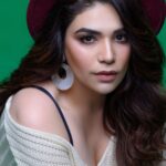 Anjum Fakih Instagram - Now you see me 🤠 #anjumfakih Photography: @praveenbhat Styling @sheltun_khumhring Makeup @shekhar3101