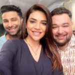 Anjum Fakih Instagram - Happy people make memories happier… With the buoys 😃🥰❤️ #badeacchelagtehain2 #sonytv