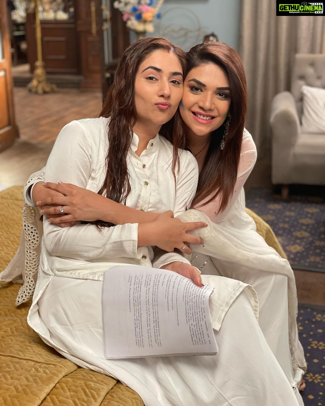 Anjum Fakih - 135.5K Likes - Hai anokha inka rishta…
Pyar to hai
Aur takraar bhi thodi…
Khatti meethi jaisi bhi hai
Ye hai Priya Maitri ki jodi…
.
#badeacchelagtehain2 #sonytv
#priya #maitri