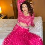 Anjum Fakih Instagram - Painting the town Pink tonight… 💝 #ZRA #Zeerishteyawards #zranominationparty #anjumfakih #talldoll Styled by @harshalds Grand Hyatt Mumbai