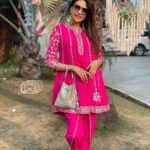 Anjum Fakih Instagram - #poonjaykishaadi Styled by @shailjaanand Outfit by @tamrabypayalkhanna Potli by @aclutchstory Assisted by @mahakhirani07