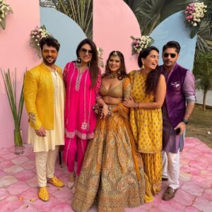 Anjum Fakih Instagram - Rahegi na koi kami 
Chhutengi na koi Kasar…
Pyar ka rang hai aisa chadha 
Haldi/mehendi karegi Puri Asar… 
@sanjaygagnaniofficial @poonampreet7 
Blessings Blessings and more Blessings to you both… Love y’all 
❤️❤️❤️
#poonjaykishaadi