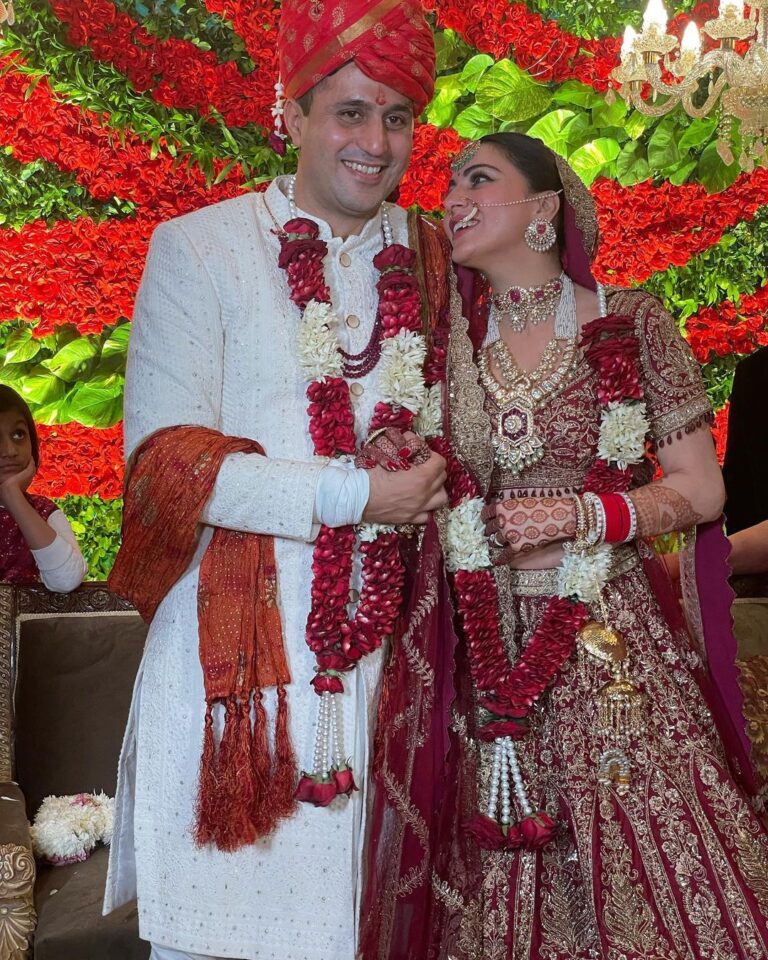 Anjum Fakih Instagram - Wishing you both tons of happiness… may you two never stop loving each other… Happy married life you both… May the years ahead be filled with passionate love,a lifetime of togetherness & countless blessings… Love both @sarya12 & Rahul Jeej ❤️❤️