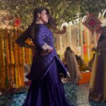 Anjum Fakih Instagram - It took 4 days to prepare this… wanted to do something special on @sarya12 mehendi day… but by the time I was about to perform I forgot most of the steps… so this was impromptu Thank you @nehaadhvikmahajan for this video… treasured for life… & my most handsome friend @ishashankvyas for the last minute banter ❤️❤️❤️ Chhatarpur Village