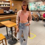 Anjum Fakih Instagram - Love handles haven’t looked this sexyyyy… off to Delhi… and you knw why !! #mereyaarkishaadihai 💃🏼💃🏼💃🏼 Terminal 2 Chatrapati Shivaji Terminal Mumbai