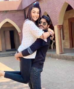 Anjum Fakih Instagram - In that romantic mood today …hello heroine 🦸‍♀️🤪🥰😍❤️ @nzoomfakih !!!
#Shrishmeer #love #set #mood #KundaliBhagya #SameerLuthra #Shristhi #ZeeTv