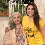 Anjum Fakih Instagram - Jinke kadmon me hai Jannat Jinke dam se hai hamari Shaan Jinse mili hume ye zindagi Jinki wajah se mila ye Mukaam Unhe rakhe khuda salamat Qubool Kare wo mera salaam Umr daraaz ho aapki hamesha Aur janmdin Mubarak ho Meri pyaari Ammi jaan #happybirthdaymom ❤️🫶🏼❤️🫶🏼❤️