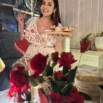Anjum Fakih Instagram - Couldn’t ask more this love month than celebrating the day at the most amazingly beautiful @roofberriesbandra with that lip smacking food and mouth drooling cocktails… #allaboutlastnight #valentinesday . . . Special thanx to @itsmekapilbadsiwal for hosting me and @maverick.communication01 for making the evening even more special… A big #shoutout to Kapil and his entire team… superb hospitality… thank you for the warmth and love… more power to y’all Love and huggs ❤️❤️❤️ Roofberriesbandra