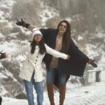 Anjum Fakih Instagram - And we made some memories today… with my chutku… #snowgirls #gangtok #sikkim #anamfakih #anjumfakih P.s : Missing #Anhit 🥹❤️ Tsongmo Lake