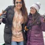 Anjum Fakih Instagram - And we made some memories today… with my chutku… #snowgirls #gangtok #sikkim #anamfakih #anjumfakih P.s : Missing #Anhit 🥹❤️ Tsongmo Lake