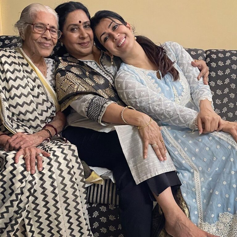 Ankita Bhargava Patel Instagram - Nani is my last grand parent left! I just realised it after taking this picture!😍 So so so precious! 😍❤️😍 Isnt it beautiful how all 3 mothers in this pic have One Child each and that too One Girl Each ! Rabb Di Mehr ❤️