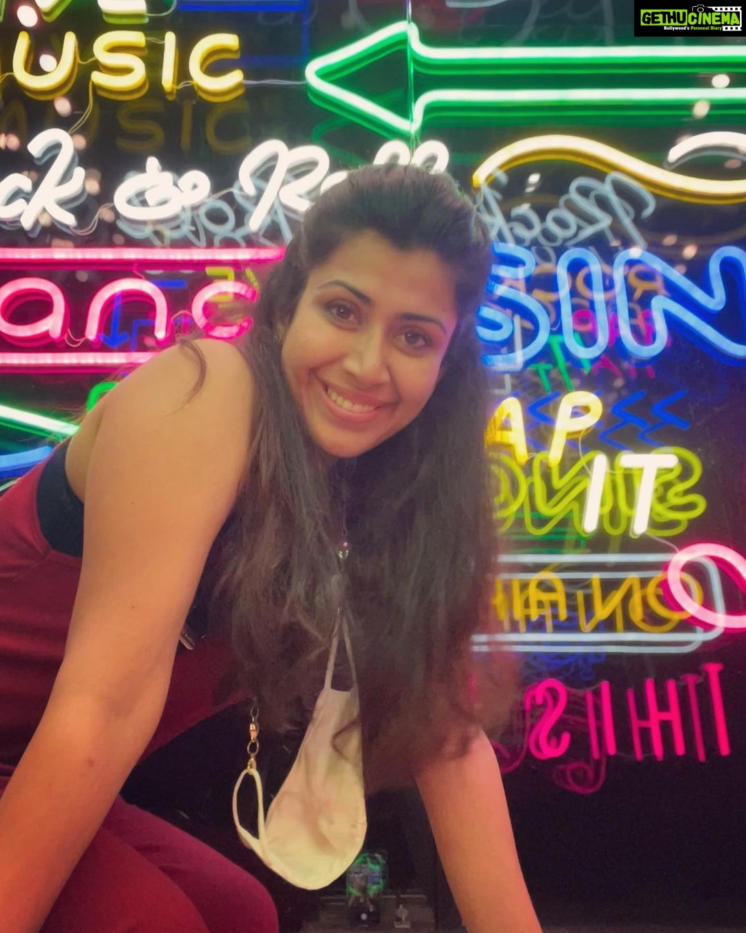 Ankita Bhargava Patel Instagram - The one with The Mommy on duty ‘Even on a Vacation’… and loving it ! ❤️ A holiday with a toddler isn’t easy! 🤦🏼♀️🤷♀️ It is doubly tiring and exhausting! But it is worth the happiness u see on their faces and the memories you make for urself !❤️ #rabbdimehr