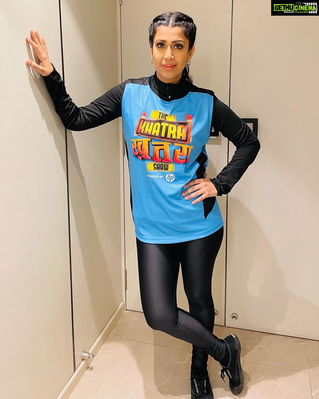 Ankita Bhargava Patel Instagram - Just Saw The Couple Special on #khatrakhatrakhatra on @voot ! Super Fun Watch! Had so much fun while shooting and had a blast watching too! @bharti.laughterqueen & @haarshlimbachiyaa30 U guys are the cutest! 🤩❤️😍