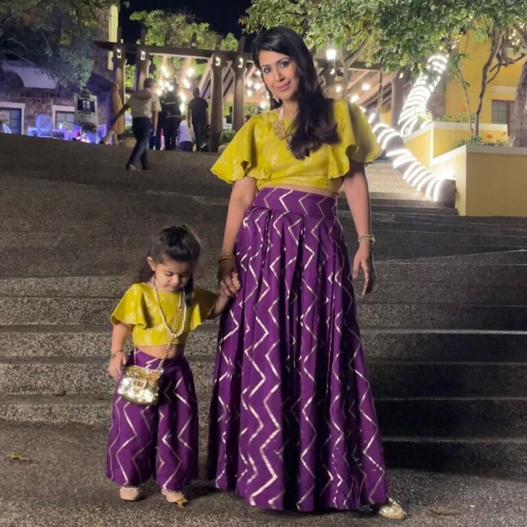 Ankita Bhargava Patel Instagram - It is insane how much I love twinning with Mini Me 💜💚💜💚💜💚💜💚💜