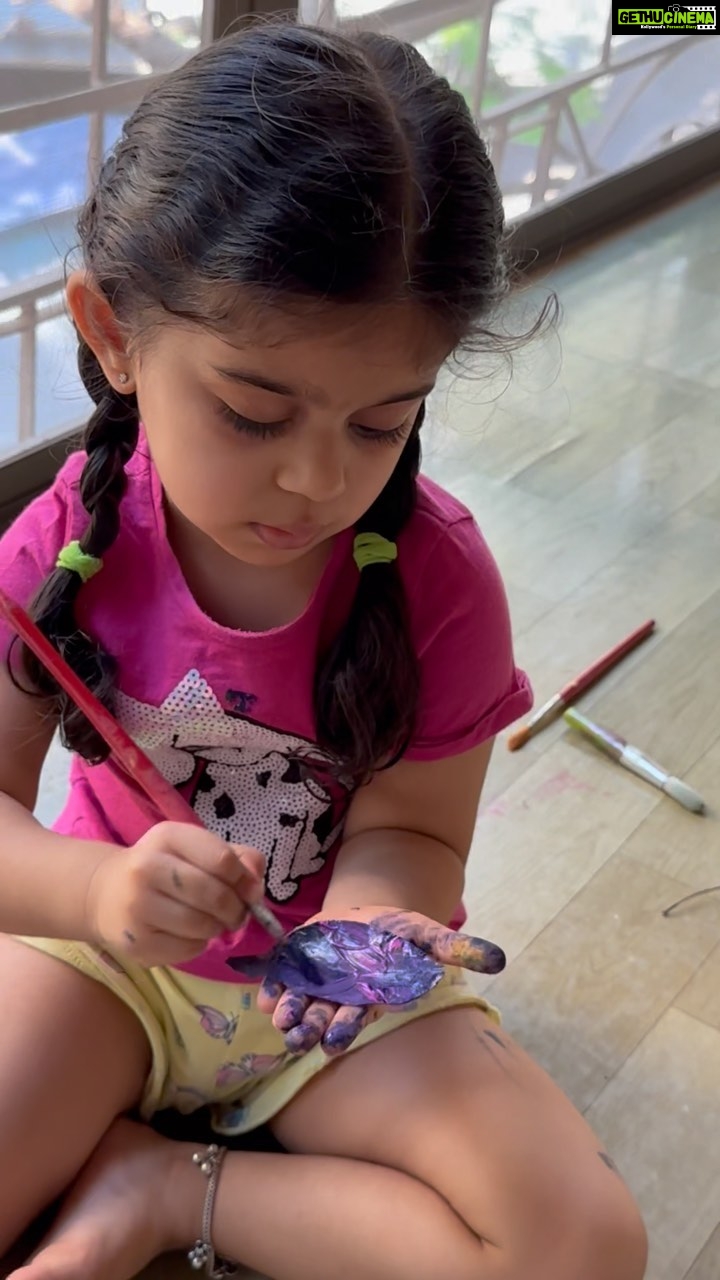 Ankita Bhargava Patel Instagram - For Mehr being one with Nature and exploring its beauty is through PAINTING… She collects shells,stones,pebbles and leaves where ever she goes and comes back home to paint them… 😍 Just last night she said… I want to start a small business like Addu Myra didi’s slime business! I want to paint Stones and Leaves and sell them… I asked her what will you do with the money you make… and she didnt hv an answer yet! So I just made a casual suggestion, I said , ‘ God has given us all that we need,So Lets use that money to help Animals and other kids who might need good food,clothes and toys! She loved the idea!❤️ And now im toying with this idea cos my 3 yr old has put this Seed in my head and figuring out how to take this ahead…. 😀 Suggestions welcome !!! 🙏