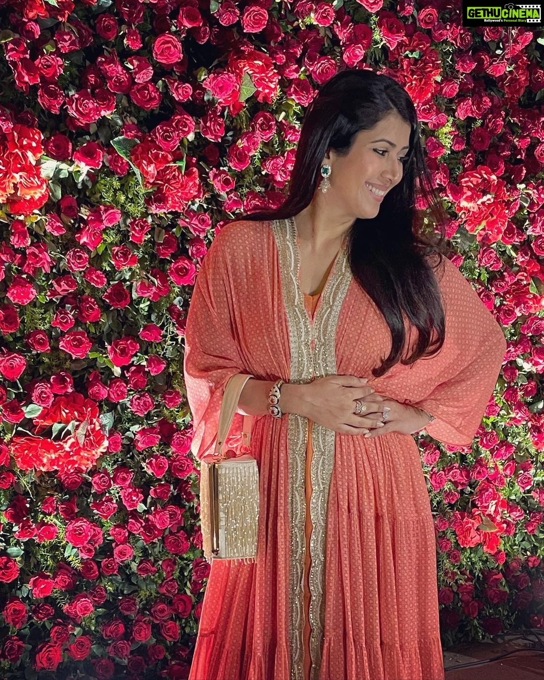 Ankita Bhargava Patel Instagram - Kaash Kisi Roz To Itne Rose Milte 🤣😂😜🌹