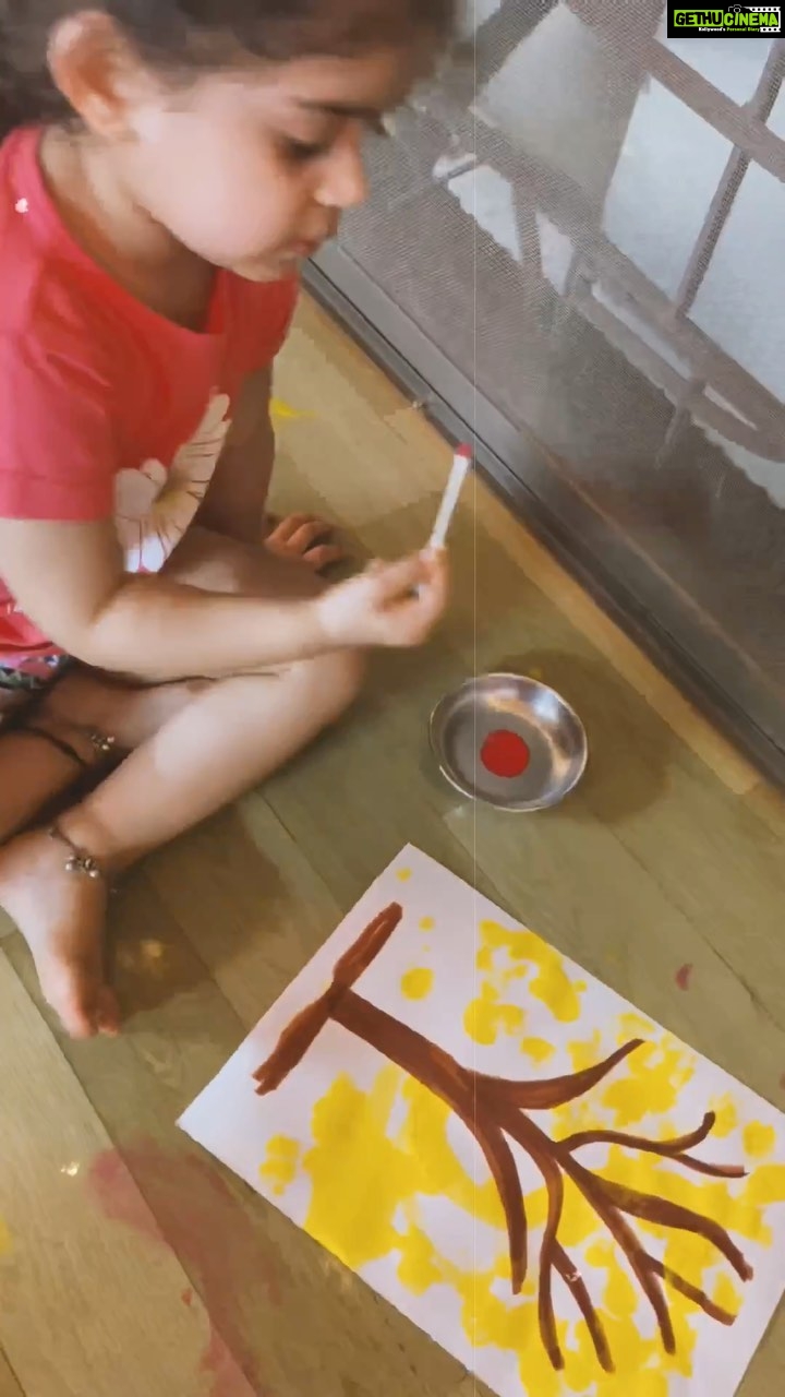 Ankita Bhargava Patel Instagram - Q-tips and Sponge painting today ! We spoke about tree trunks and branches and leaves! And thats when Mehr said, Some leaves have fallen down too Mamma π Oh How I Love Their Amazing Minds β€οΈ #rabbdimehr
