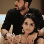 Ann Sheetal Instagram - Far too many people are looking for the right person, instead of trying to be the right person! 🎶 . #emotions #feelitreelit