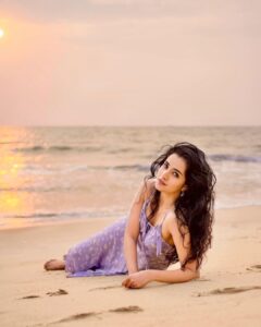 Ann Sheetal Instagram - Summer is here ☀️
#ThanksbetomyGod #PraisebetomyGod #Blessed 

📷 @__finni__

#beach #summer #goodvibes #happy