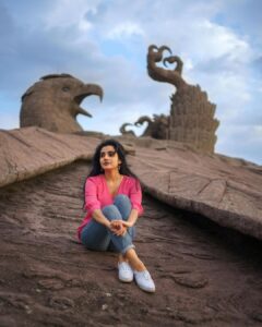 Ann Sheetal Instagram - The strongest hearts have the most scars. 
#ThanksbetomyGod #PraisebetomyGod #Blessed 

World's biggest Bird Sculpture. 

@jatayuearthscenterofficial
Contact +91 9778414178 

#happy #grateful #kollam #wander #travel #wanderlust