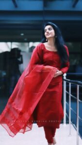 Ann Sheetal Instagram - ❤️❤️❤️
#ThanksbetomyGod #PraisebetomyGod #Blessed 

🎥 @eventuraweddingevents 

@ricordi.__

Outfit @styledivalabel

#reel #reelitfeelit #reelkarofeelkaro #happy #reelsinstagram #red #reddress #reelsindia #reelsinsta