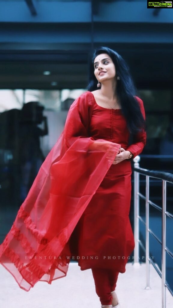 Ann Sheetal Instagram - ❤️❤️❤️ #ThanksbetomyGod #PraisebetomyGod #Blessed 🎥 @eventuraweddingevents @ricordi.__ Outfit @styledivalabel #reel #reelitfeelit #reelkarofeelkaro #happy #reelsinstagram #red #reddress #reelsindia #reelsinsta