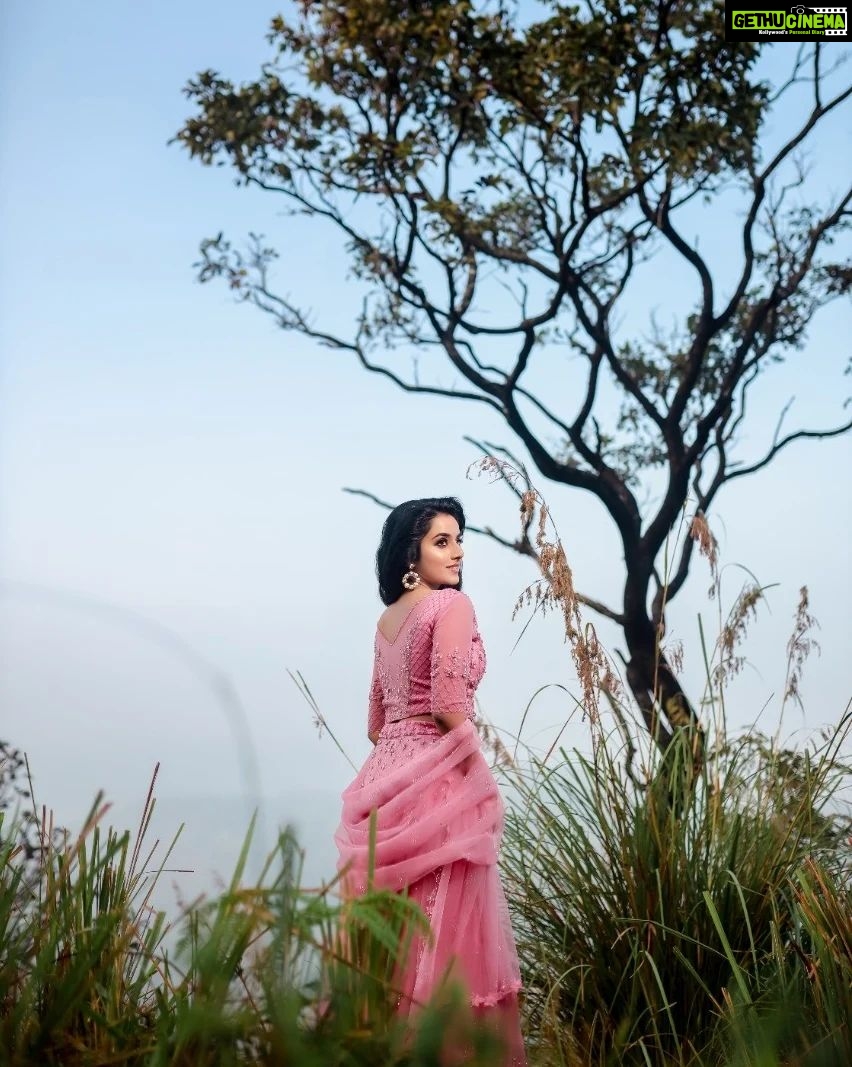 Ann Sheetal Instagram - ๐ธ Picture courtesy: @eventuraweddingevents @ameensabil Outfit : @paris_de_boutique Hair and makeup : @vikramanvijitha Location :@ragamayamunnar #ThanksbetomyGod #PraisebetomyGod #Blessed #ootd #lehenga #instagood #fashion #bridesofindia #fashionblogger Ragamaya Resort and Spa