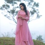 Ann Sheetal Instagram - 🌸 Picture courtesy : @eventuraweddingevents @ameensabil Hair and makeup : @vikramanvijitha Outfit : @paris_de_boutique Location : @ragamayamunnar #ThanksbetomyGod #PraisebetomyGod #Blessed #munnar #vibes #idukki #moodyvibes #lehenga Ragamaya Resort and Spa