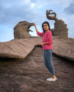 Ann Sheetal Instagram - The strongest hearts have the most scars. 
#ThanksbetomyGod #PraisebetomyGod #Blessed 

World's biggest Bird Sculpture. 

@jatayuearthscenterofficial
Contact +91 9778414178 

#happy #grateful #kollam #wander #travel #wanderlust
