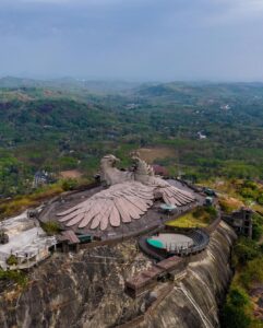 Ann Sheetal Instagram - The strongest hearts have the most scars. 
#ThanksbetomyGod #PraisebetomyGod #Blessed 

World's biggest Bird Sculpture. 

@jatayuearthscenterofficial
Contact +91 9778414178 

#happy #grateful #kollam #wander #travel #wanderlust