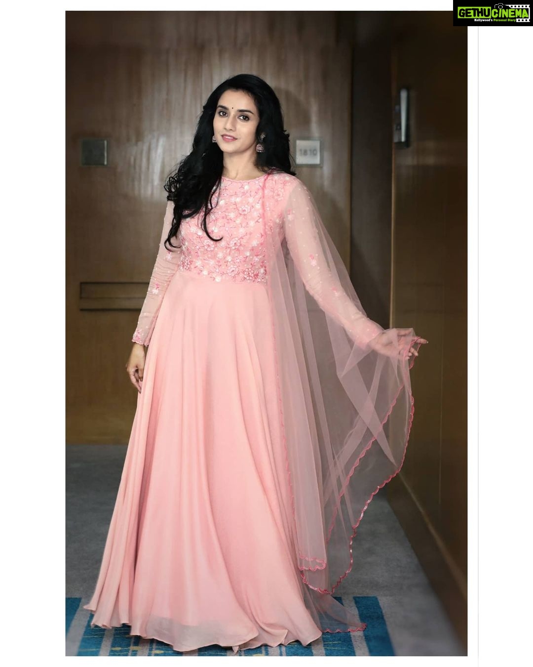 Ann Sheetal Instagram - 🌸 Outfit @thunnal #ThanksbetomyGod #PraisebetomyGod #Blessed #KINNERASANI #trailerlaunch . . . . . . . #hyderabad #prettyinpink #indianattire #indian #traditional #ootd #portrait Hyderabad