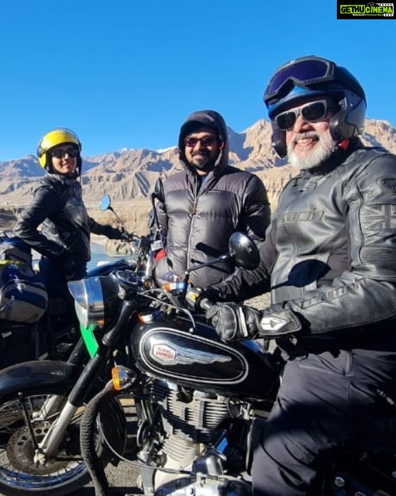 Ann Sheetal Instagram - Fun shoot for @muthoottuminifinanciers #ThanksbetomyGod #PraisebetomyGod #Blessed π· @bineeshchandra #leh #wander #travel #ad #adfilm #shoot #bullet #bulletlovers #bulletlover #mountains #mood #lehladakh #ladhakdiaries #shooting Leh Ladakh - The Land of High Passes