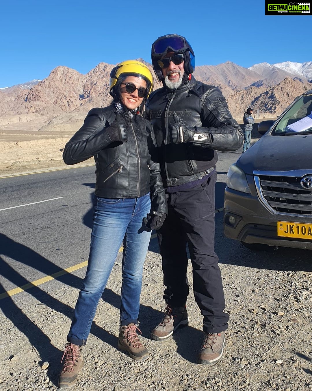 Ann Sheetal Instagram - Fun shoot for @muthoottuminifinanciers #ThanksbetomyGod #PraisebetomyGod #Blessed π· @bineeshchandra #leh #wander #travel #ad #adfilm #shoot #bullet #bulletlovers #bulletlover #mountains #mood #lehladakh #ladhakdiaries #shooting Leh Ladakh - The Land of High Passes