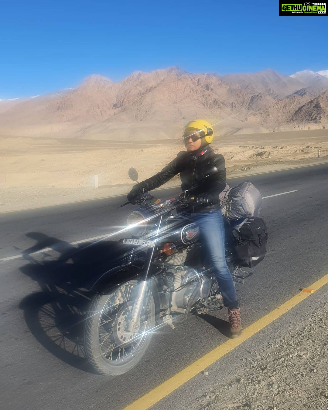 Ann Sheetal Instagram - Fun shoot for @muthoottuminifinanciers #ThanksbetomyGod #PraisebetomyGod #Blessed π· @bineeshchandra #leh #wander #travel #ad #adfilm #shoot #bullet #bulletlovers #bulletlover #mountains #mood #lehladakh #ladhakdiaries #shooting Leh Ladakh - The Land of High Passes