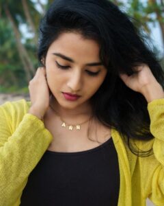 Ann Sheetal Instagram - Nothing changes, if nothing changes..

#ThanksbetomyGod #PraisebetomyGod #Blessed 

Jewellery @anscollection7 

📷@__finni__ 

#jewellery #jewelry #custom #customisedjewellery #name #personalized #Beach #beachvibes #chill #sonyalpha #sony #colors #chains