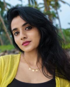 Ann Sheetal Instagram - Nothing changes, if nothing changes..

#ThanksbetomyGod #PraisebetomyGod #Blessed 

Jewellery @anscollection7 

📷@__finni__ 

#jewellery #jewelry #custom #customisedjewellery #name #personalized #Beach #beachvibes #chill #sonyalpha #sony #colors #chains