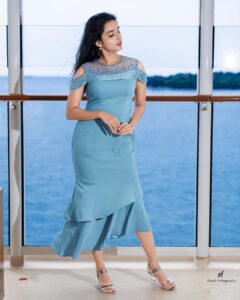 Ann Sheetal Instagram - Over the sea and under the sky 💙
#ThanksbetomyGod #PraisebetomyGod #Blessed 
.
.outfit @paris_de_boutique 
📸 @paulfotografy 
.
.
.
.
.
.
.
.
#sea #blue #paris #fashion #ootd #photooftheday #photography #ocean  #gown #happy #peace #random