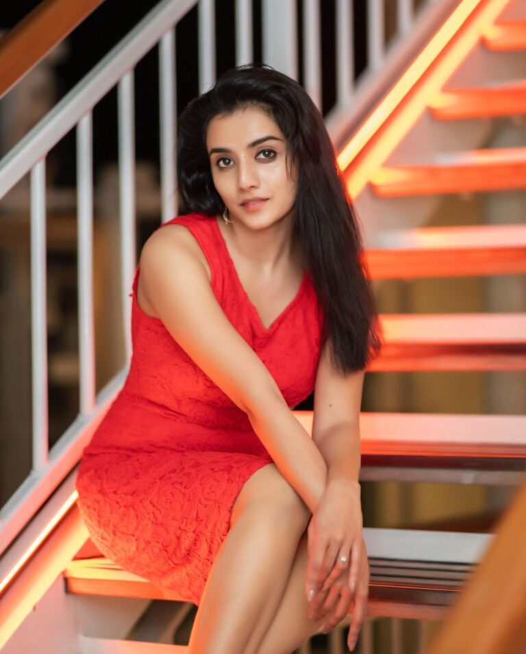 Ann Sheetal Instagram - Keep your heels, head and STANDARDS high ! #ThanksbetomyGod #PraisebetomyGod #Blessed . 📸 @paulfotografy . . . . . . . . . . . . . . . . . . . . . . . . . #red #cruise #vacay #photooftheday #photography #fire #happy #peace #travel #vibes