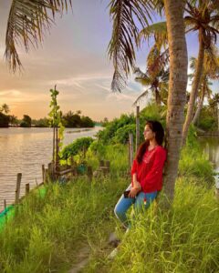 Ann Sheetal Instagram - Collect moments not things✨♥️
#ThanksbetomyGod #PraisebetomyGod #Blessed 
.
📸 @__finni__ 
.
.
.
.
.

#nature #eveningvibes #goldenhour #peace #wander #wanderlust #nature #kerala